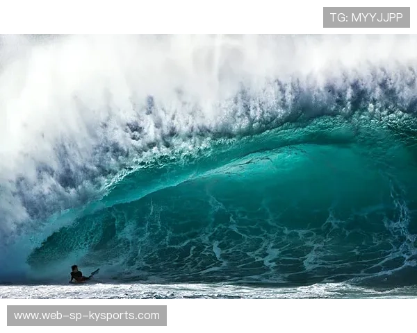 _沙滩极限滑板：海浪与速度的碰撞_，海边滑板冲浪